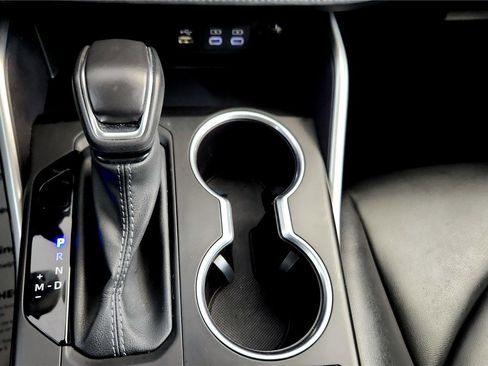 Used 2024 Toyota Highlander XLE image 30