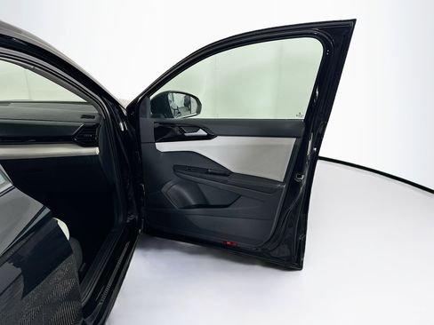 Used 2025 Volkswagen Taos S image 30