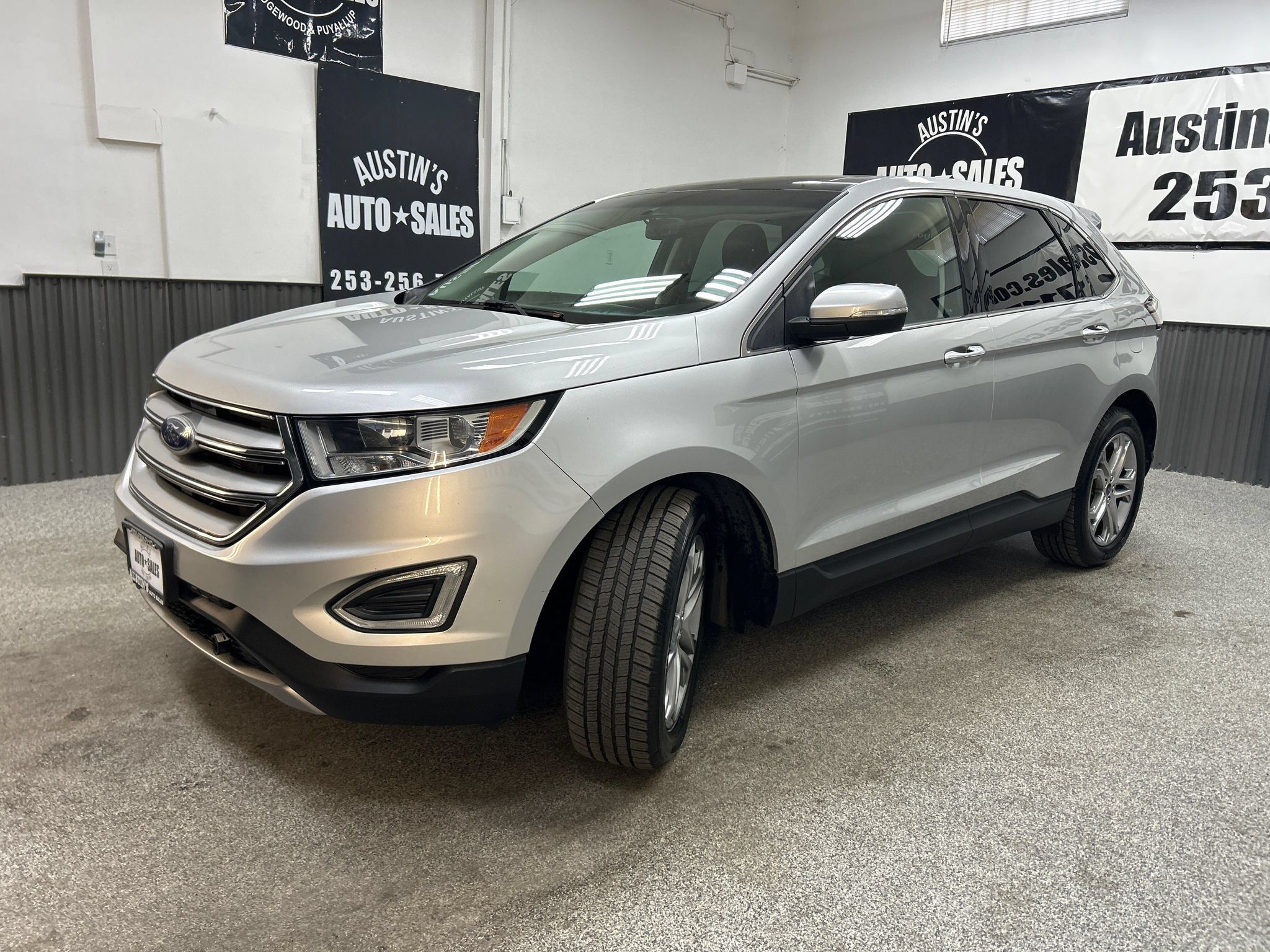 Used 2015 Ford Edge Titanium AWD/4WD image 3