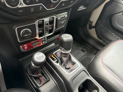 Used 2022 Jeep Gladiator Rubicon w/ Cold Weather Group AWD/4WD image 33