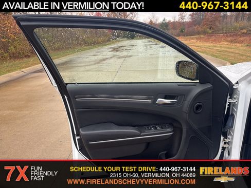 Used 2022 Chrysler 300 Touring w/ Sport Appearance Package image 9