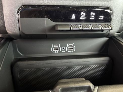New 2026 RAM 1500 Express AWD/4WD image 19