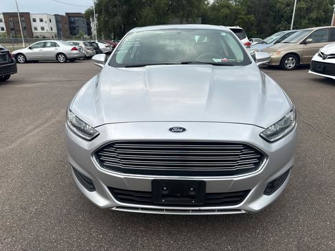 Used 2015 Ford Fusion SE FWD image 2