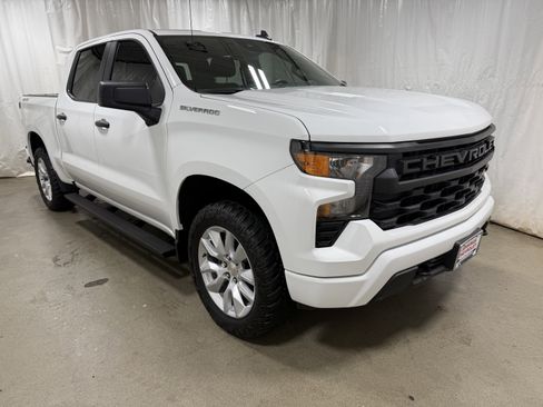 Used 2022 Chevrolet Silverado 1500 Custom image 1