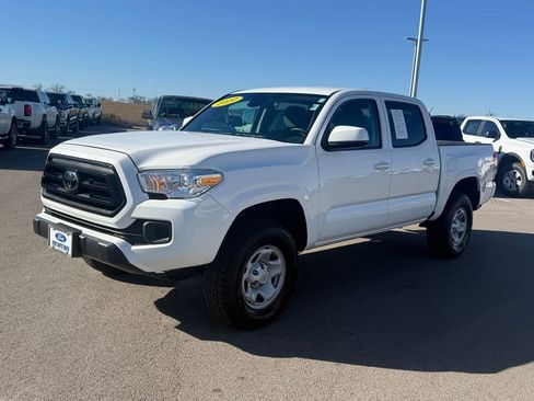 Used 2020 Toyota Tacoma SR image 38