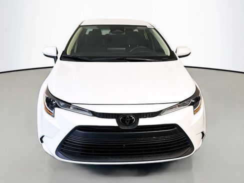 Used 2025 Toyota Corolla LE FWD image 2