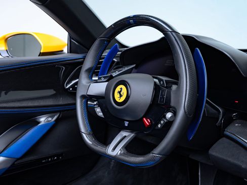 Used 2023 Ferrari SF90 Spider image 54