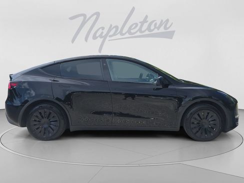 Used 2024 Tesla Model Y Long Range AWD/4WD image 7
