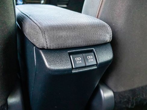 Used 2019 Toyota Prius L Eco w/ Carpet Mat Package FWD image 19