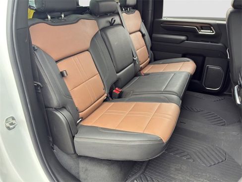 Used 2024 Chevrolet Silverado 3500 High Country w/ High Country Premium Package image 17