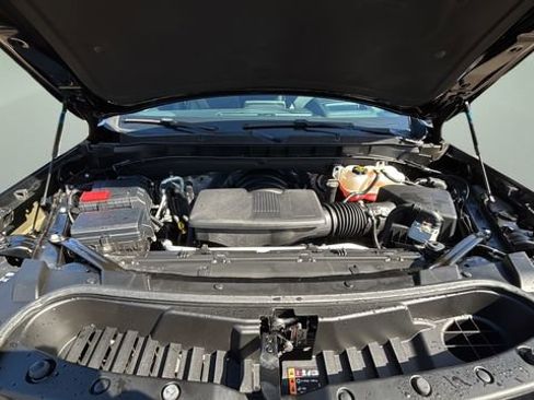 Used 2024 Chevrolet Suburban Premier image 33