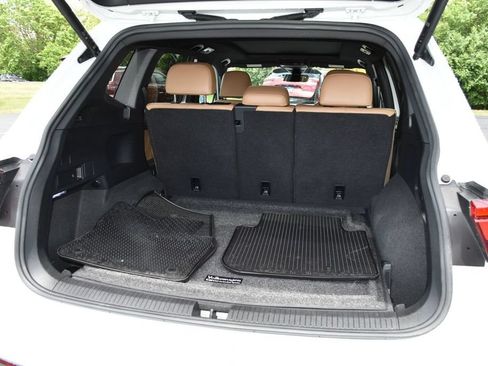 Used 2022 Volkswagen Tiguan SE AWD/4WD image 29