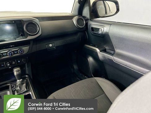 Used 2018 Toyota Tacoma 4x4 Double Cab image 24