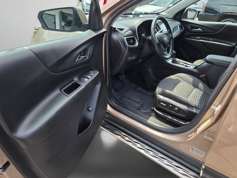 Used 2018 Chevrolet Equinox LT w/ LPO, Hit The Road Package AWD/4WD image 22