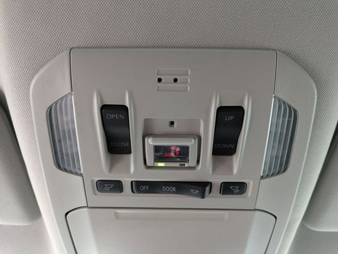 Used 2023 Toyota Highlander XLE image 14