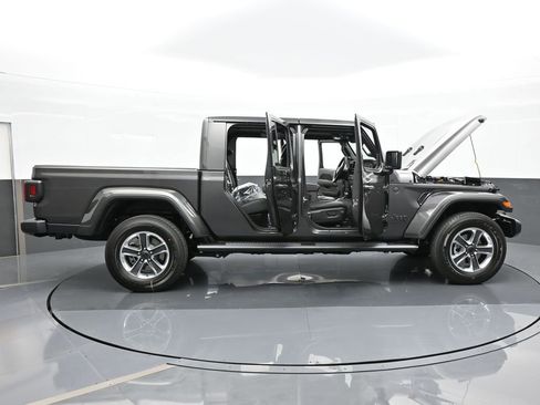 Used 2024 Jeep Gladiator Sport w/ Premium Package image 74