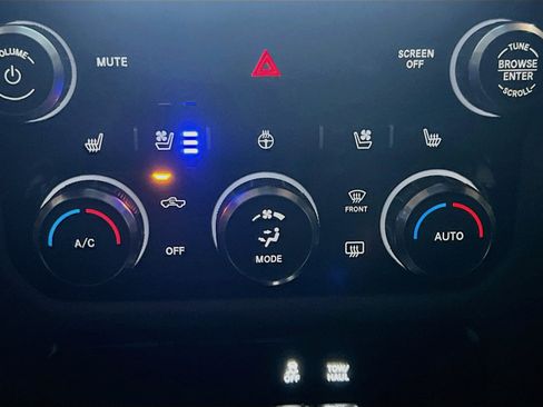 Used 2023 RAM 1500 Laramie AWD/4WD image 12