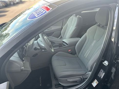 Used 2023 Hyundai Elantra SEL w/ Cargo Package FWD image 12