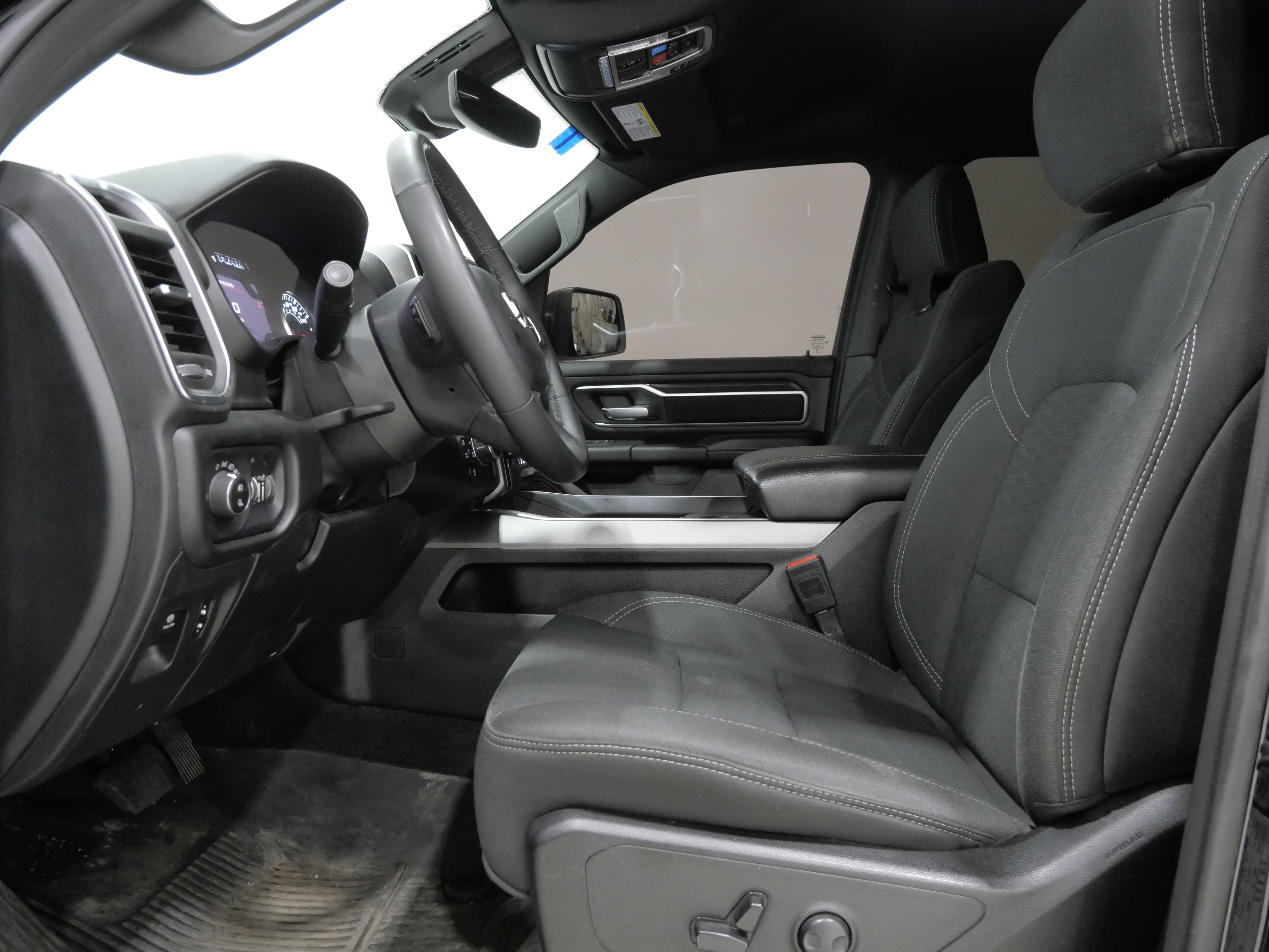 Used 2025 RAM 1500 Big Horn AWD/4WD image 11