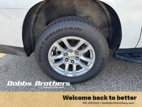 Used 2024 Chevrolet Suburban LT RWD image 12