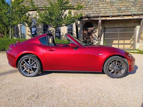 Used 2020 MAZDA MX-5 Miata RF Grand Touring RWD image 18