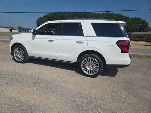 Used 2024 Ford Expedition Limited RWD image 6