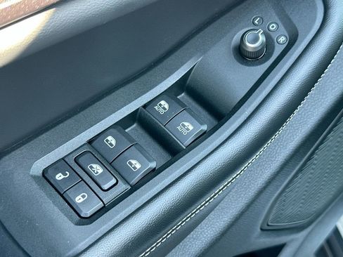 Used 2023 Jeep Grand Cherokee L Laredo AWD/4WD image 17
