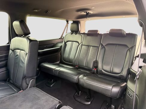 Used 2024 Jeep Wagoneer L Series II w/ Flexible Seating Group AWD/4WD image 7