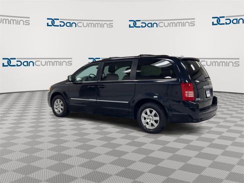 Used 2010 Chrysler Town & Country Touring w/ Heated Seat Group image 6