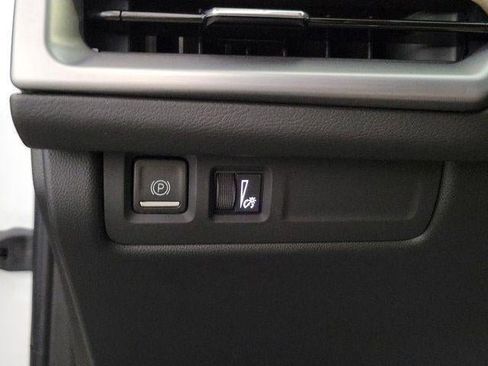 Certified 2024 Cadillac XT4 Luxury image 9