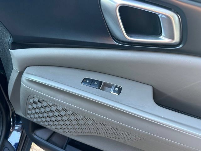 Used 2026 Kia Carnival LXS FWD image 24