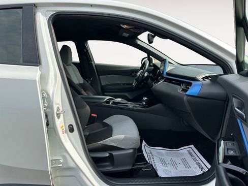 Used 2019 Toyota C-HR XLE image 15