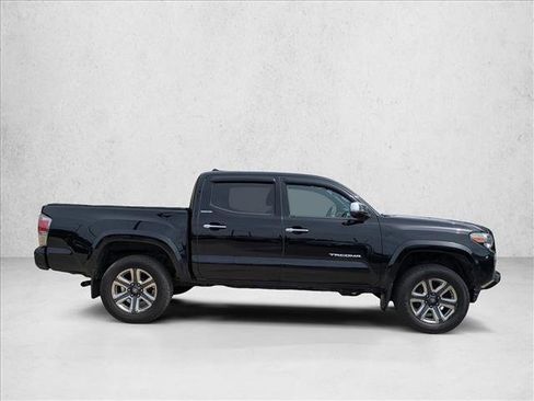 Used 2017 Toyota Tacoma Limited w/ Tow Package AWD/4WD image 4