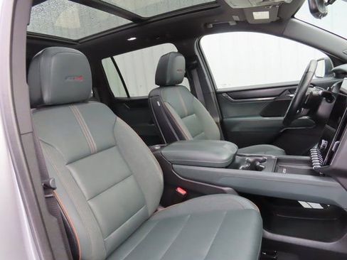 Used 2025 GMC Acadia AT4 w/ Super Cruise Package image 27