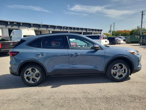 Used 2025 Ford Escape ST-Line w/ Tech Pack #1 FWD image 4