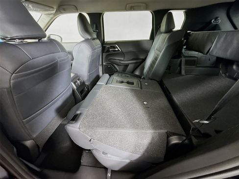 New 2026 Mitsubishi Outlander SE image 18