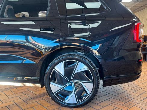 Used 2025 Volvo EX90 Plus image 13