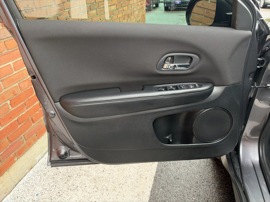 Used 2017 Honda HR-V LX image 29