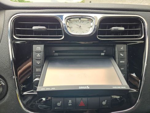 Used 2013 Chrysler 200 S FWD image 28