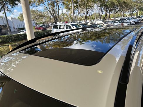 Used 2024 BMW X7 xDrive40i w/ Executive Package image 15