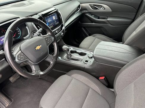 Used 2022 Chevrolet Traverse LT w/ LPO, Black Accent Package image 9
