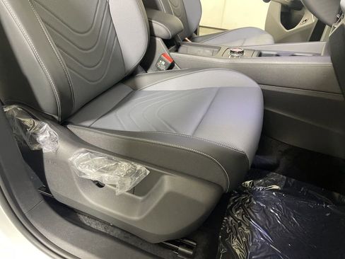 New 2026 Volkswagen Tiguan SE image 24