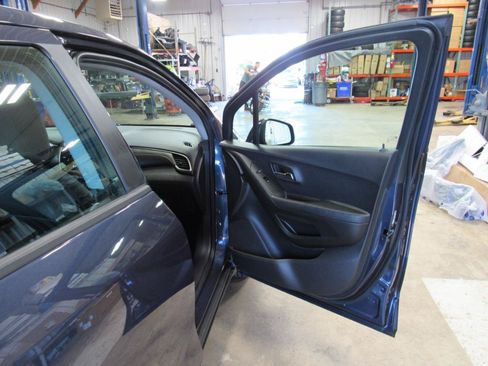 Used 2019 Chevrolet Trax LS FWD image 25