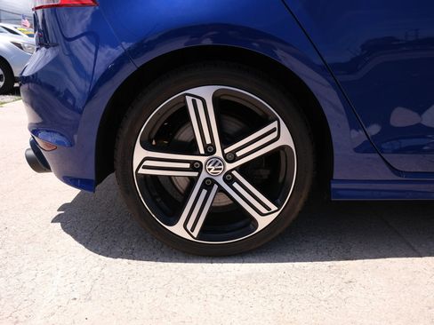 Used 2016 Volkswagen Golf R 4-Door image 18