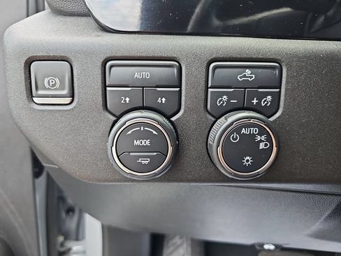 Used 2024 Chevrolet Silverado 1500 LT AWD/4WD image 31