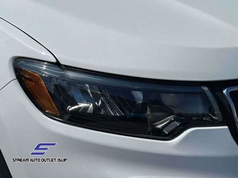 Used 2022 Jeep Compass Latitude image 10