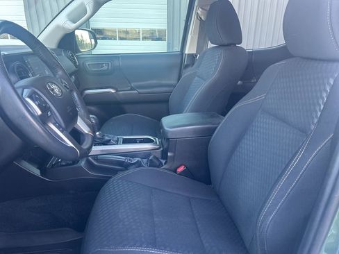 Used 2021 Toyota Tacoma SR5 w/ Trail Edition image 13