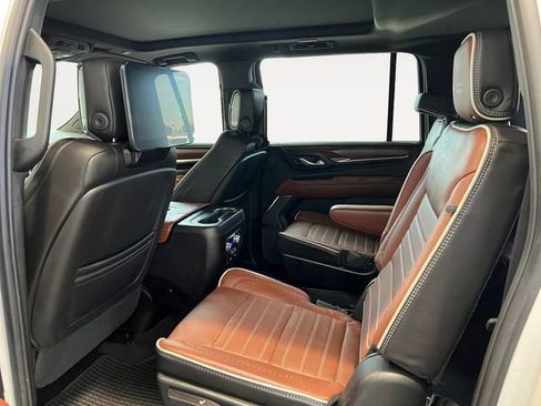 Used 2023 GMC Yukon XL Denali Ultimate AWD/4WD image 11