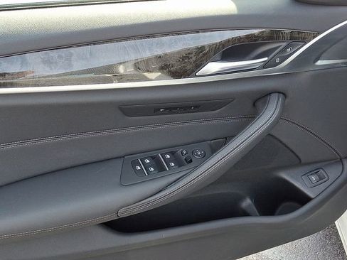 Used 2023 BMW 530i xDrive w/ Convenience Package image 12