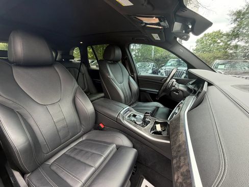 Used 2022 BMW X5 sDrive40i w/ M Sport Package RWD image 9